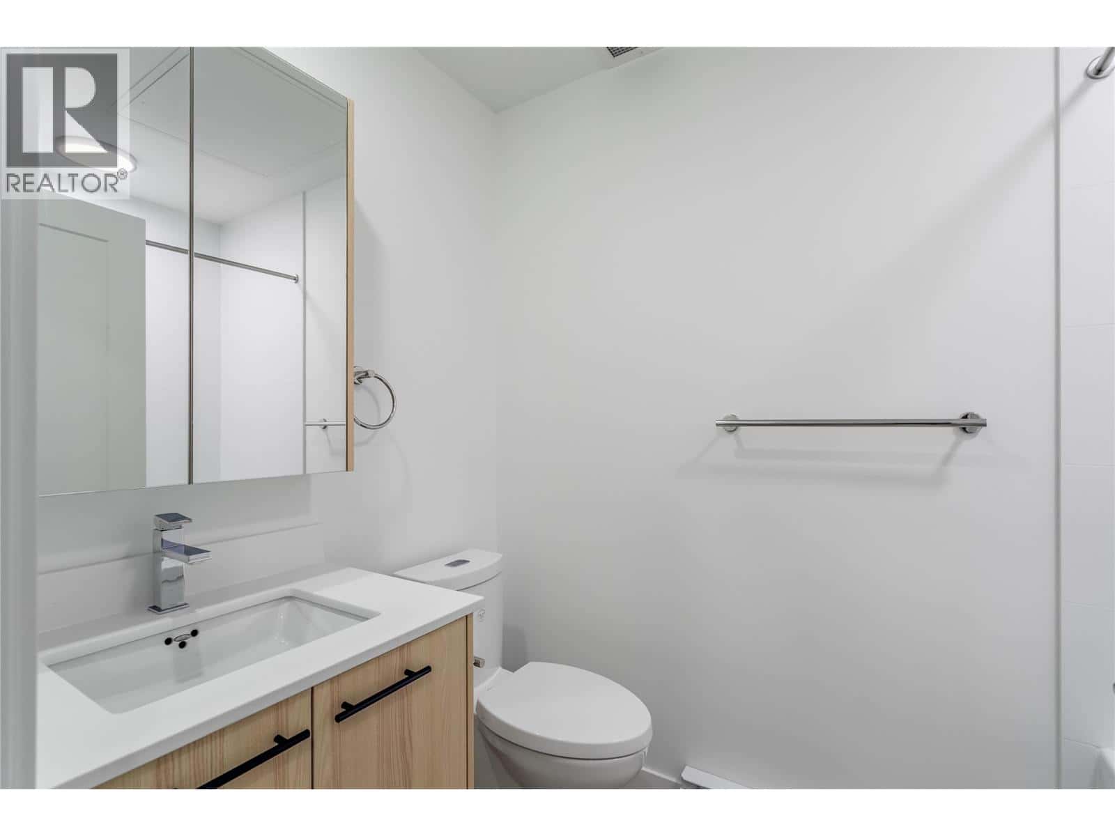 1380 Pridham Avenue Unit# 305 — Kelowna, British Columbia - Photo 5 of 19