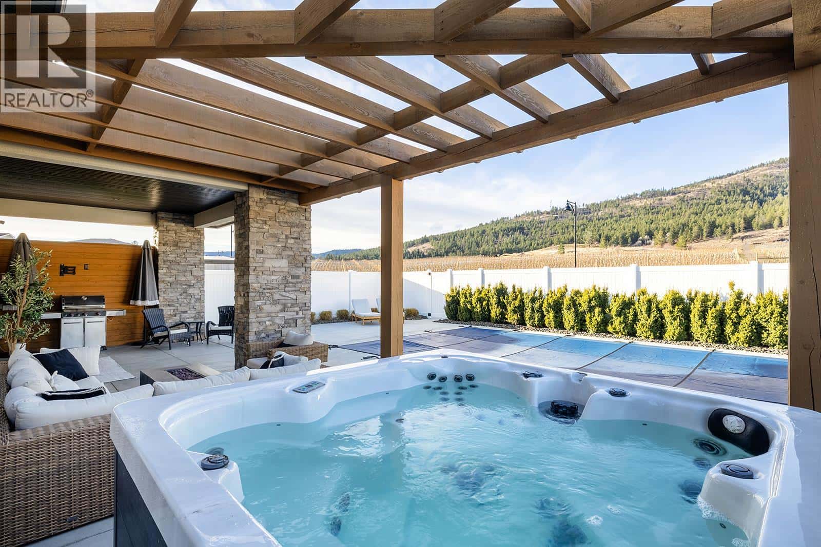 2688 Ridgemount Drive — West Kelowna, British Columbia - Photo 4 of 90