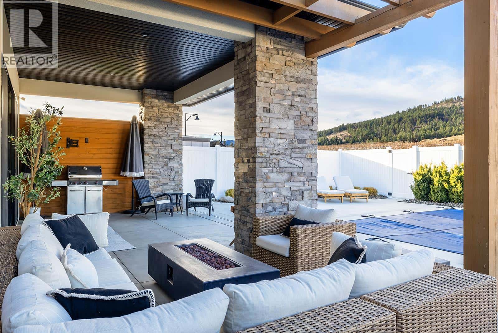 2688 Ridgemount Drive — West Kelowna, British Columbia - Photo 5 of 90