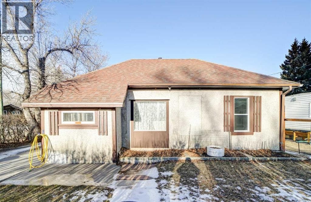 955 Dupuy Street — Pincher Creek, Alberta - Main photo