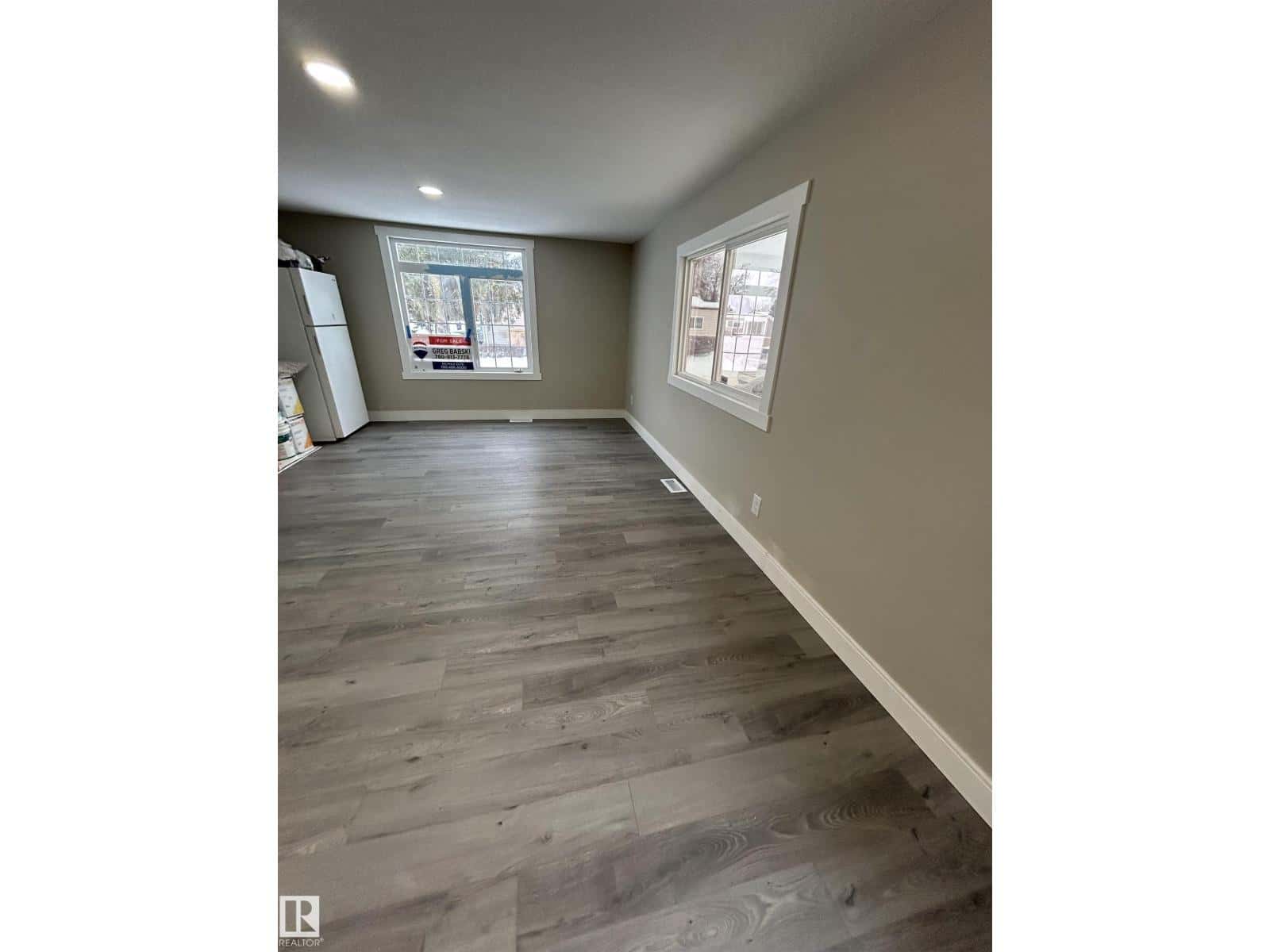 347 West Brook WY NW NW — Edmonton, Alberta - Photo 3 of 16