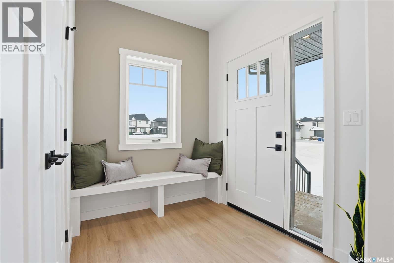 142 Haverstock CRESCENT — Saskatoon, Saskatchewan - Photo 4 of 44