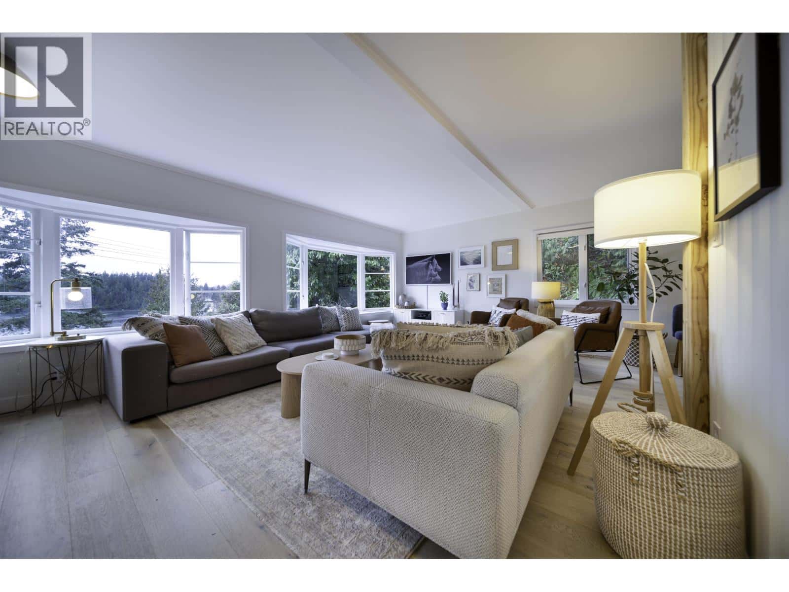 2711 PANORAMA DRIVE — North Vancouver, British Columbia - Photo 5 of 40