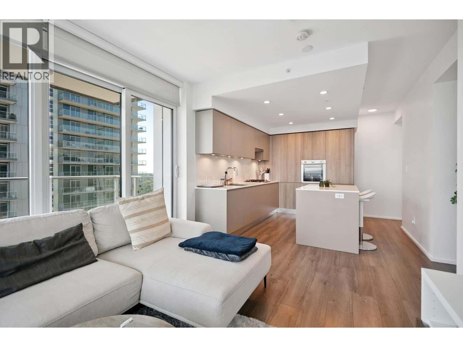 3505 3809 EVERGREEN PLACE — Burnaby, British Columbia - Photo 3 of 16