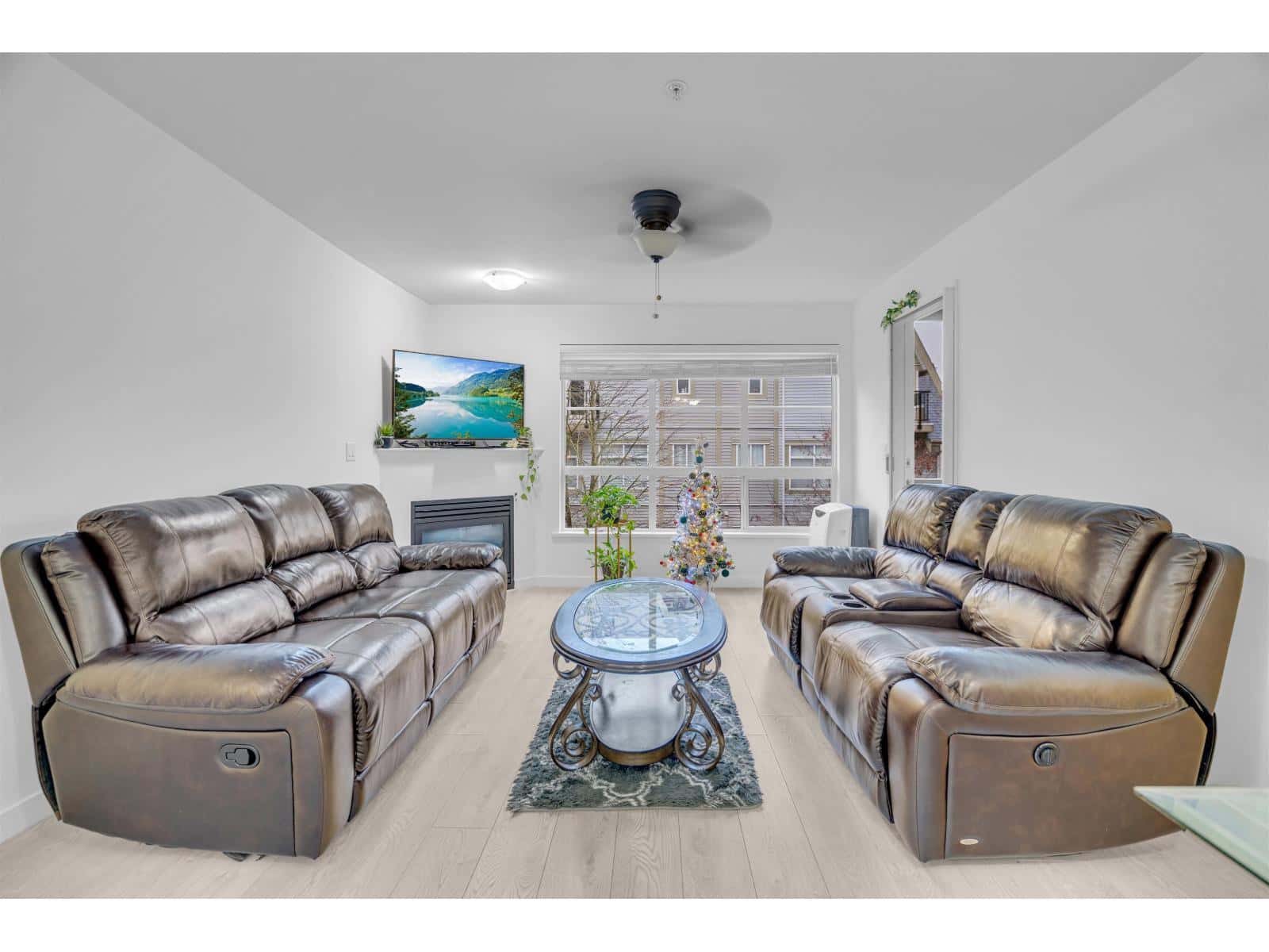 301 12083 92A AVENUE — Surrey, British Columbia - Photo 3 of 31