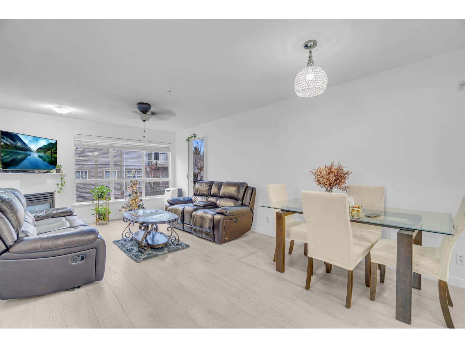 301 12083 92A AVENUE — Surrey, British Columbia - Photo 5 of 31