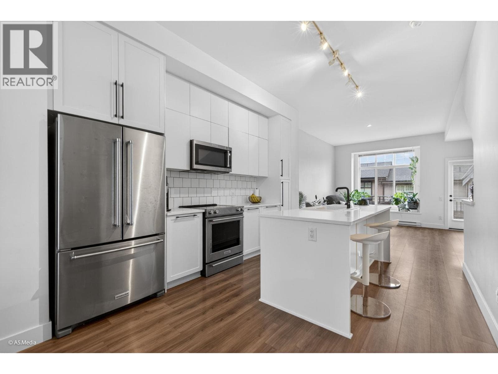 44 3552 VICTORIA DRIVE — Coquitlam, British Columbia - Main photo