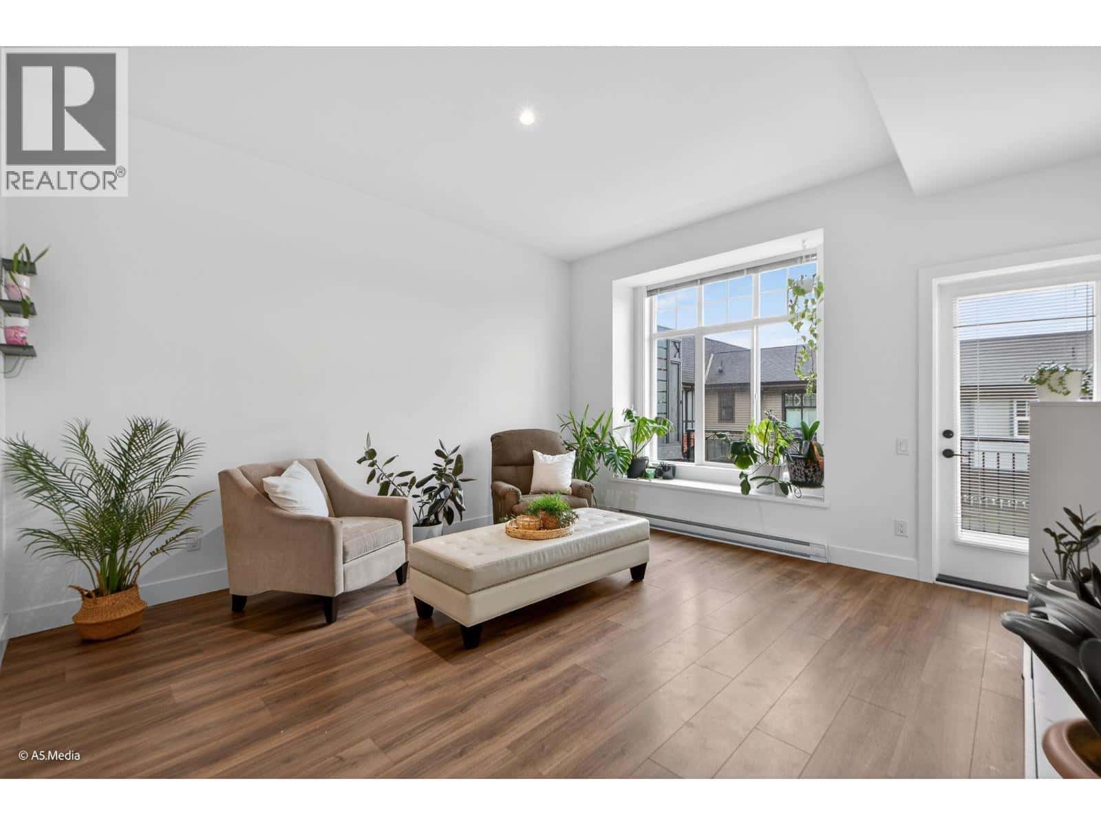 44 3552 VICTORIA DRIVE — Coquitlam, British Columbia - Photo 4 of 30