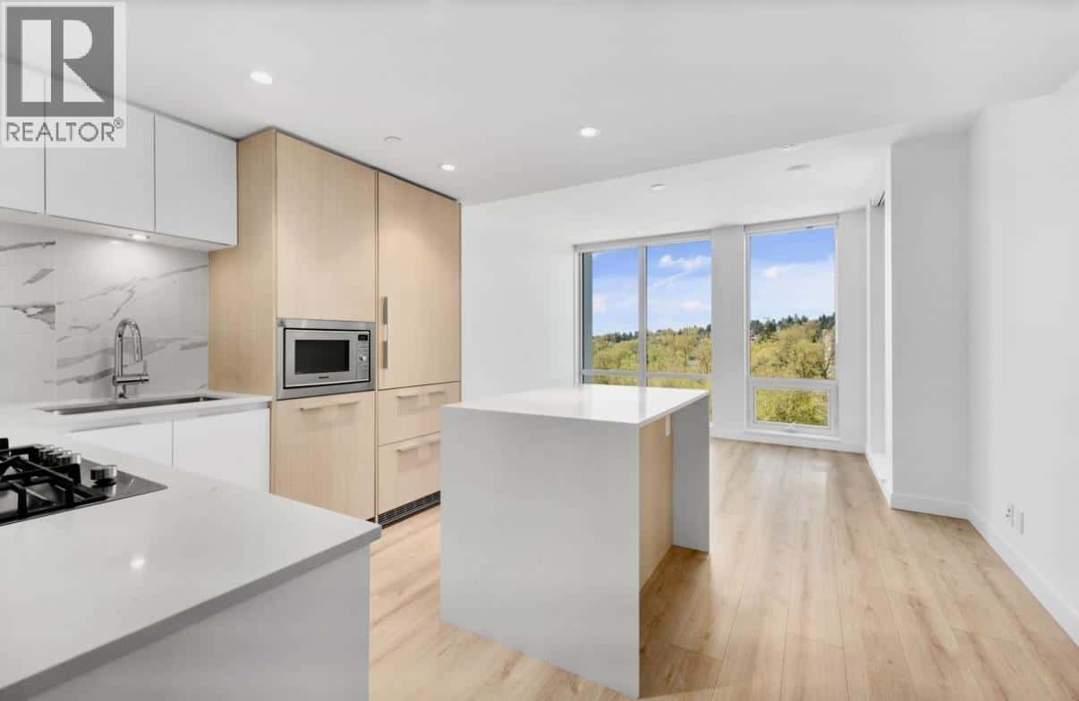 1808 1500 FERN STREET — North Vancouver, British Columbia - Photo 2 of 18