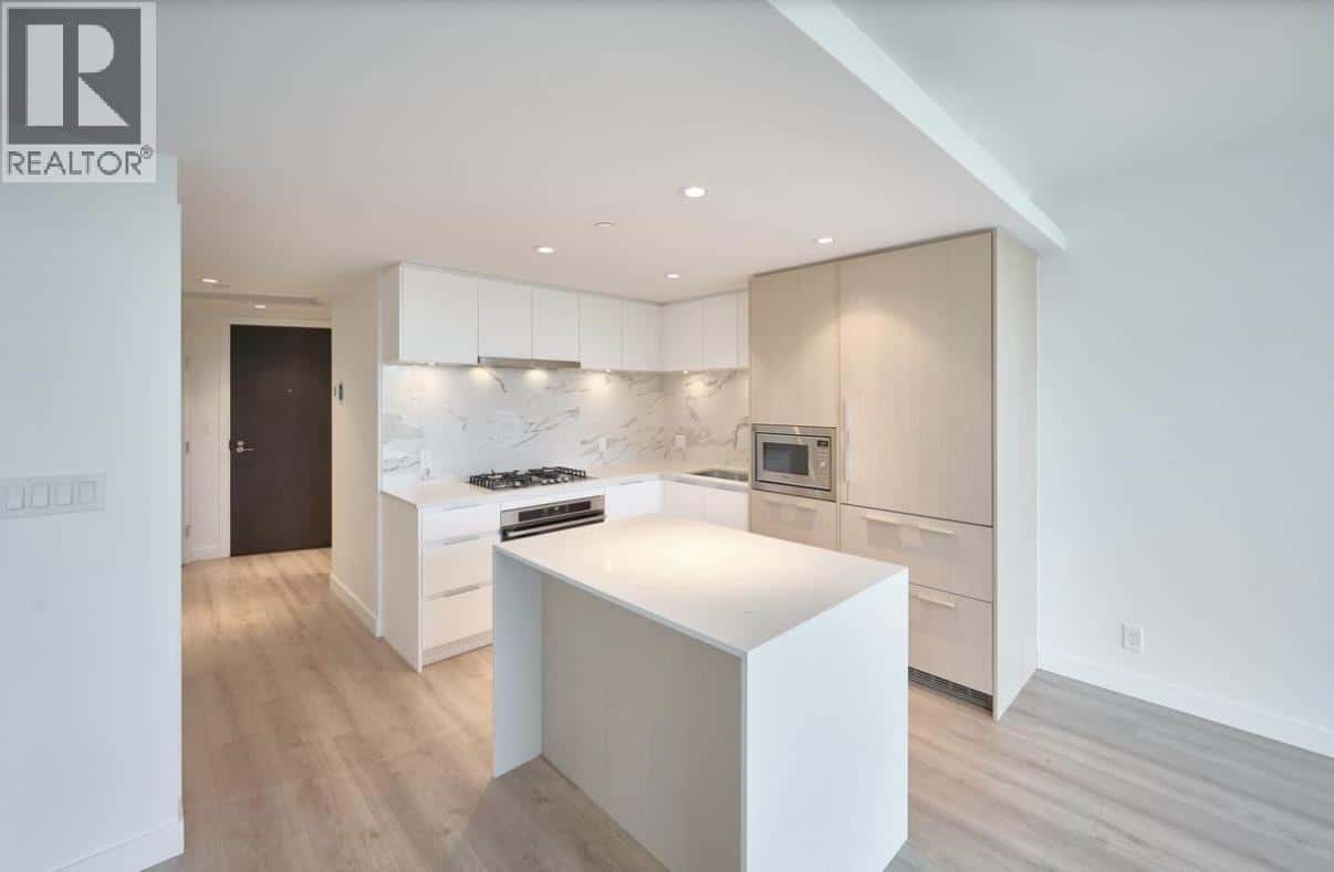 1808 1500 FERN STREET — North Vancouver, British Columbia - Photo 3 of 18