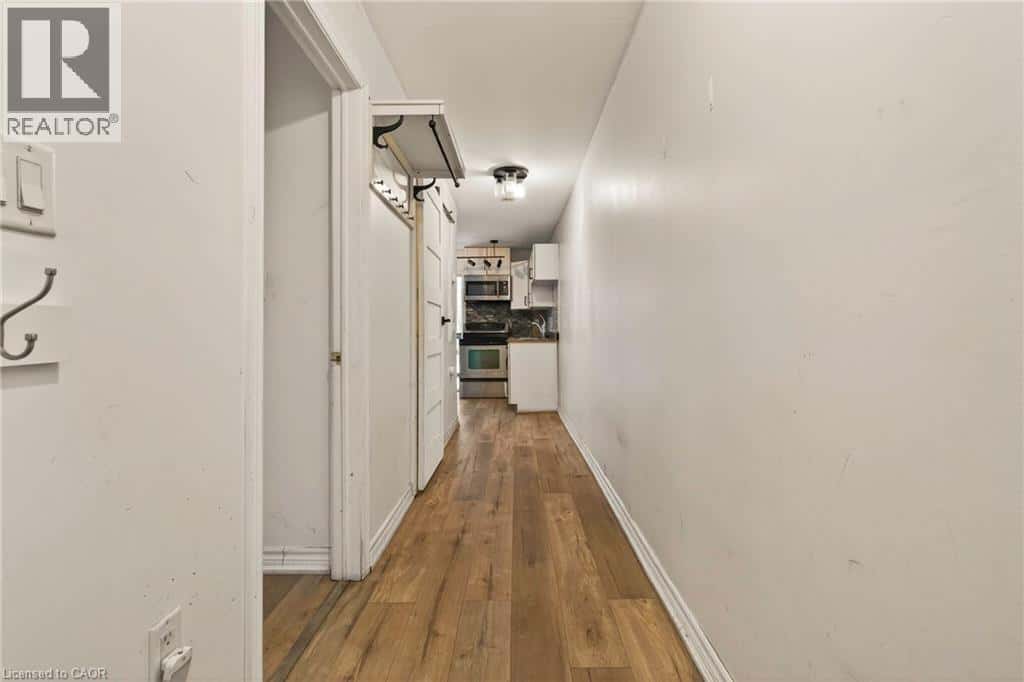 218 EAST 8TH Street — Hamilton, Ontario - Photo 3 of 44