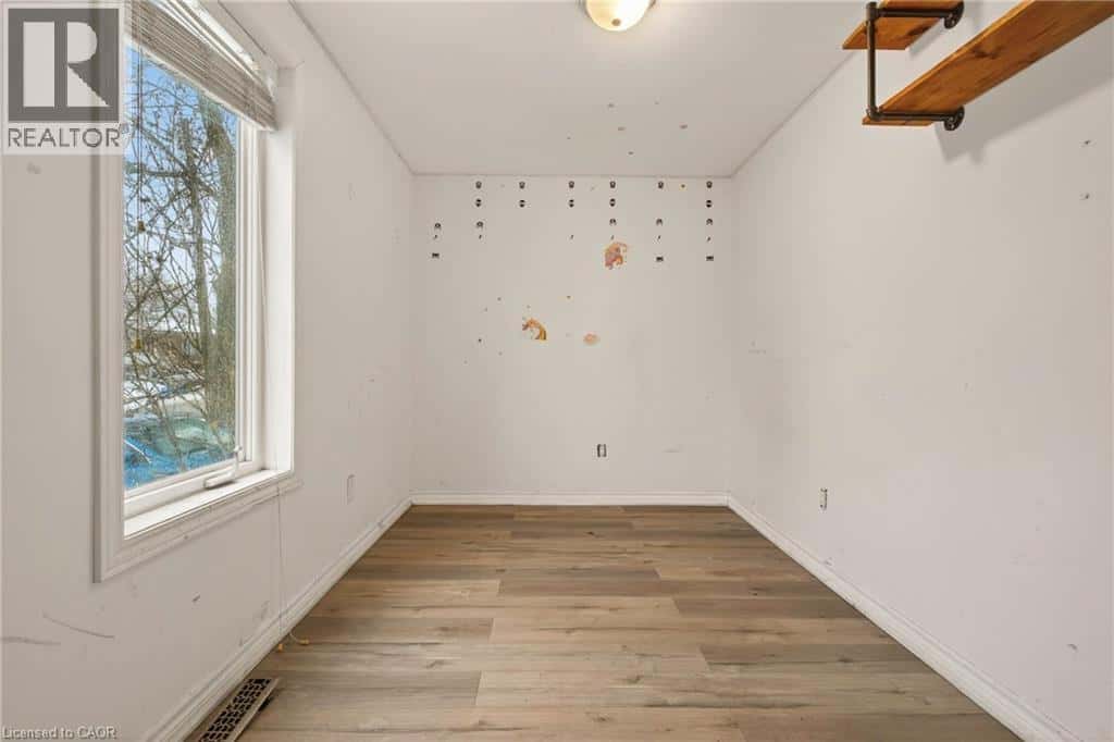 218 EAST 8TH Street — Hamilton, Ontario - Photo 5 of 44