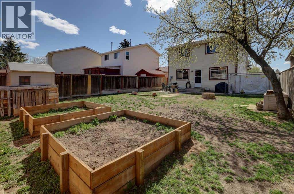 74 Aberdare Way NE — Calgary, Alberta - Photo 4 of 33