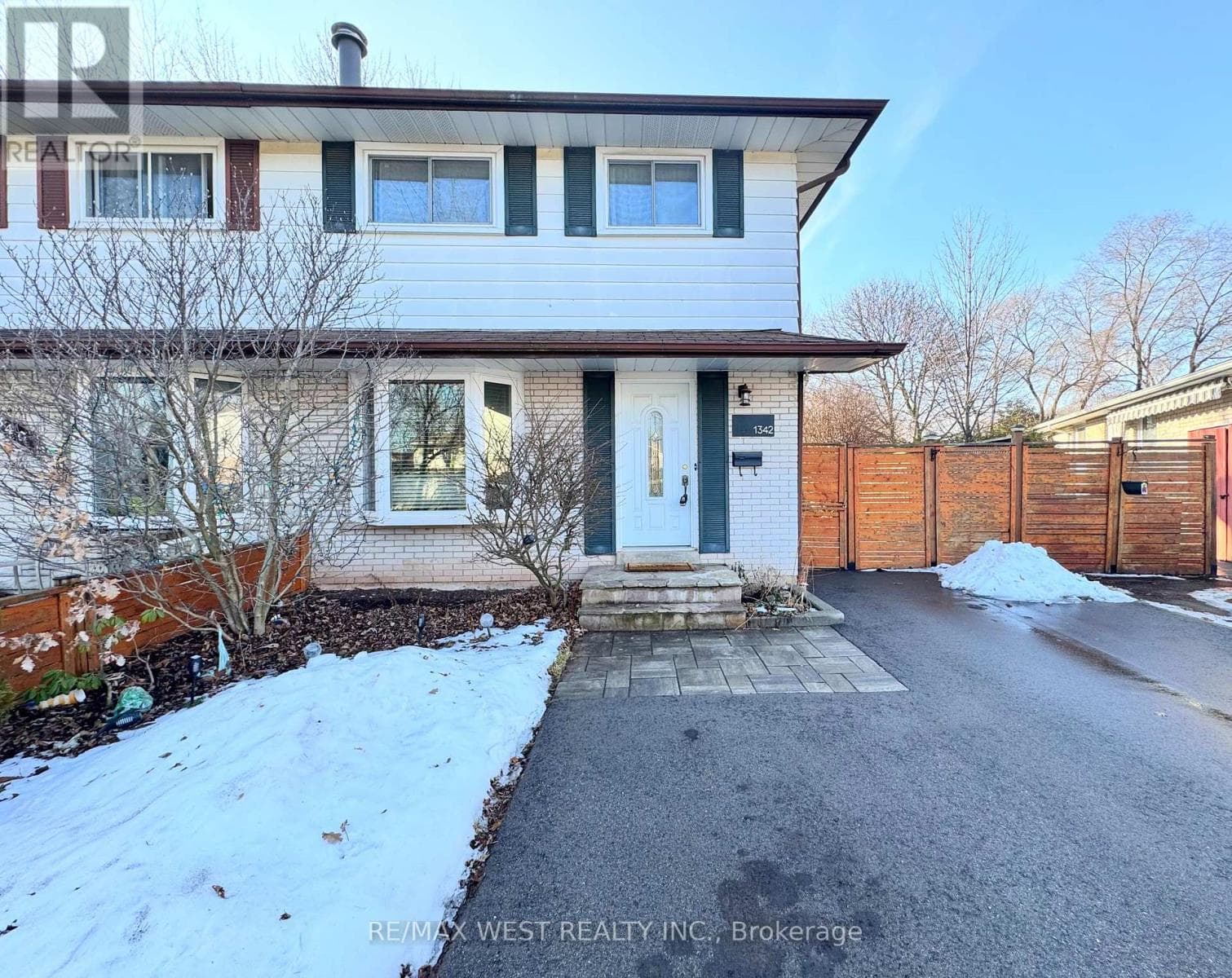 1342 ROYLEN ROAD — Oakville (CP College Park), Ontario - Main photo