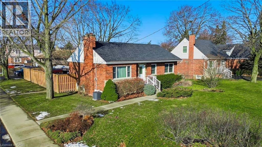 1 BRYANT Court — Hamilton, Ontario - Photo 3 of 36