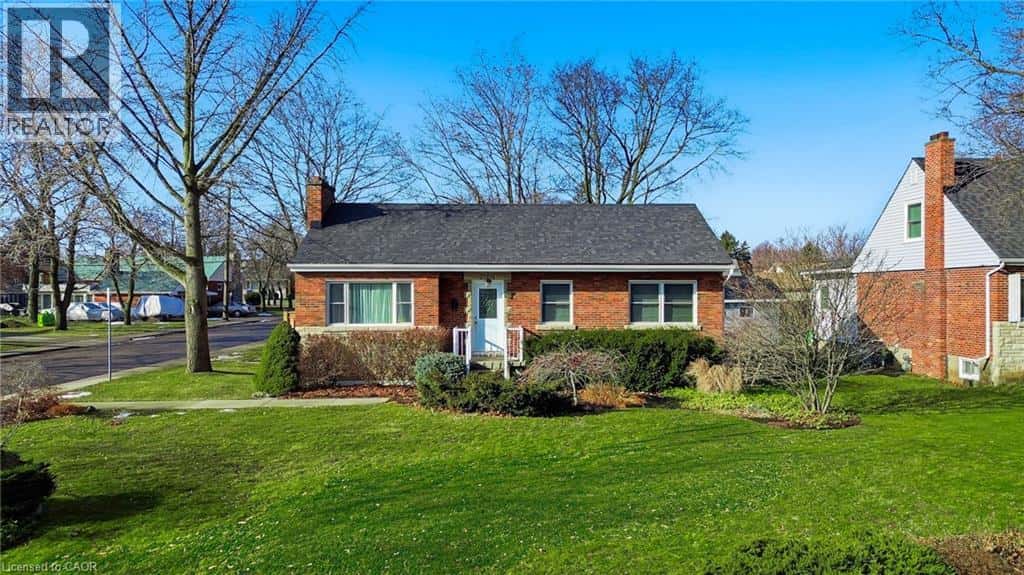 1 BRYANT Court — Hamilton, Ontario - Photo 2 of 36