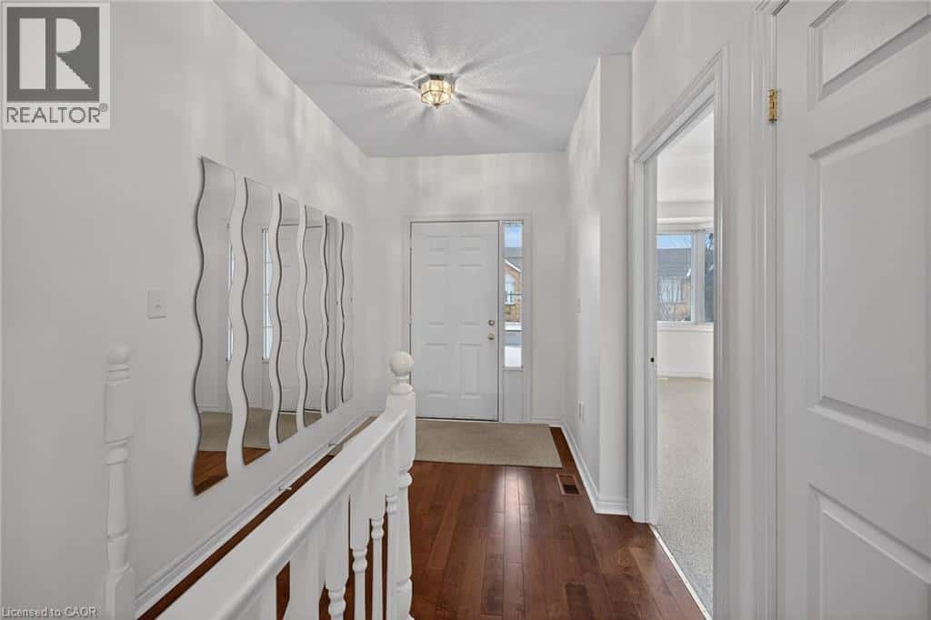 18 CRITZIA Drive — Mount Hope, Ontario - Photo 2 of 43