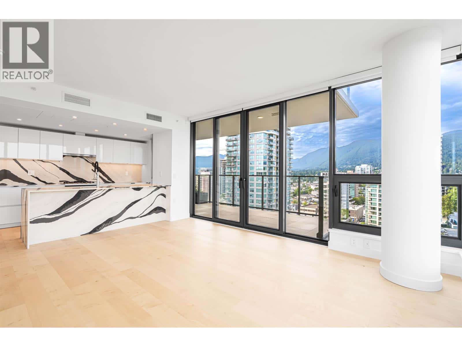 1309 135 E 13TH STREET — North Vancouver, British Columbia - Photo 2 of 40