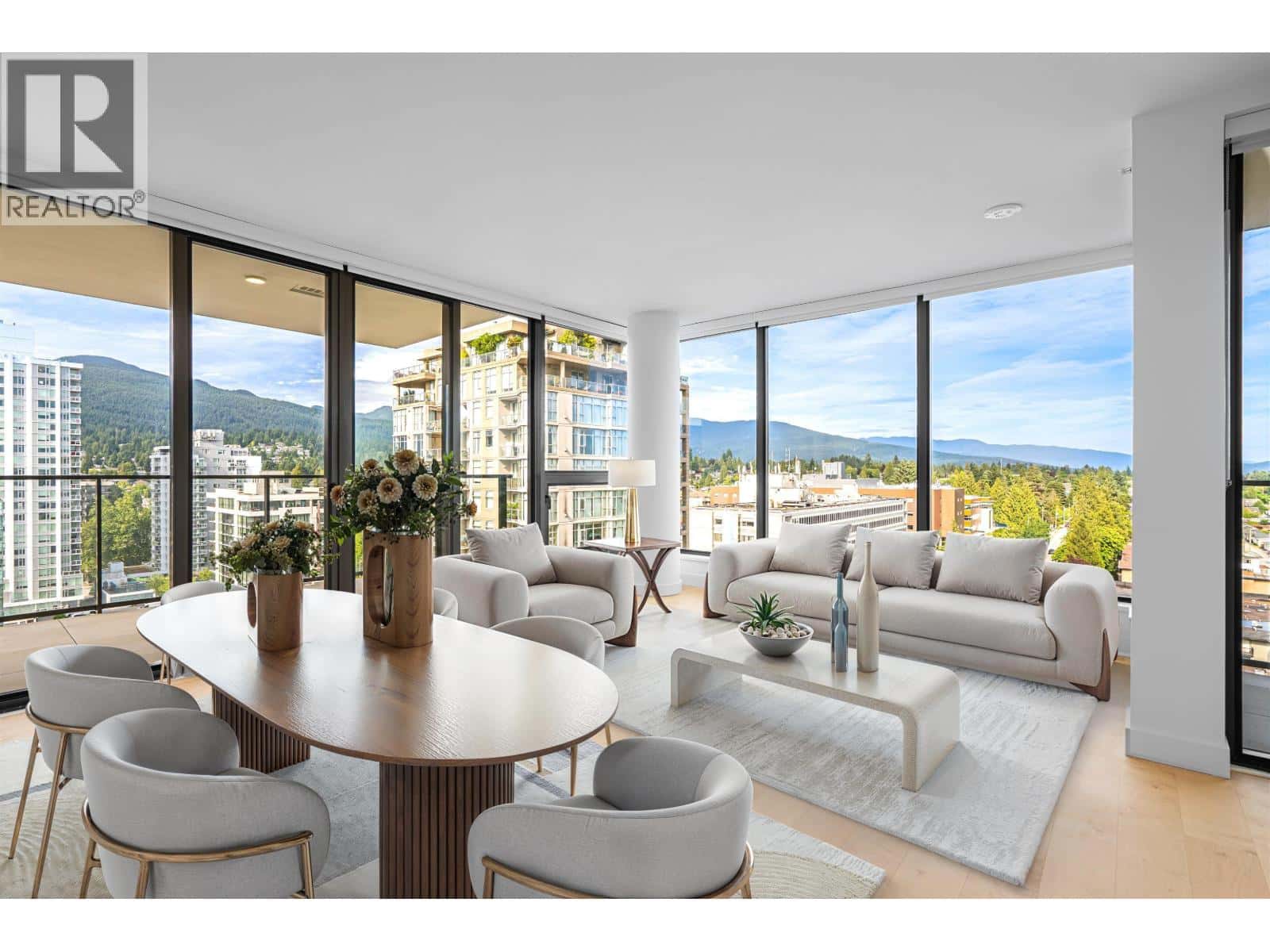 1309 135 E 13TH STREET — North Vancouver, British Columbia - Photo 3 of 40