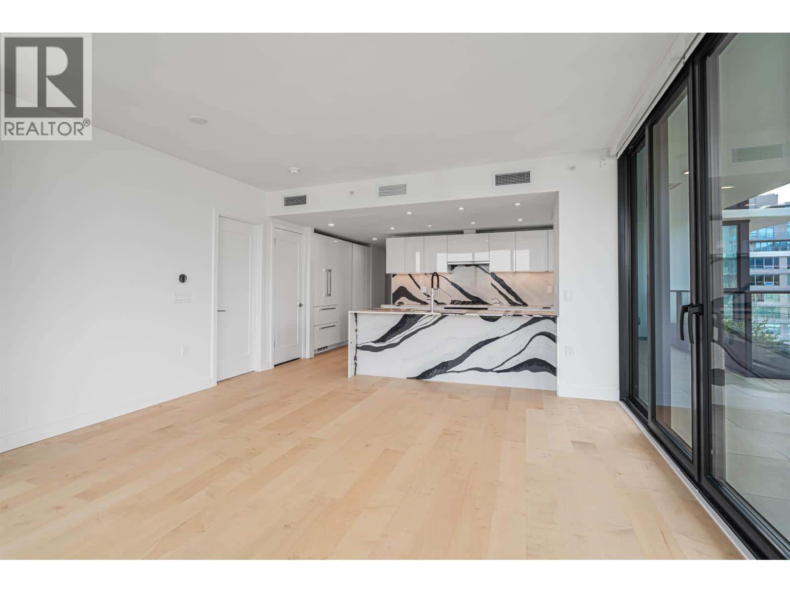 1309 135 E 13TH STREET — North Vancouver, British Columbia - Photo 5 of 40