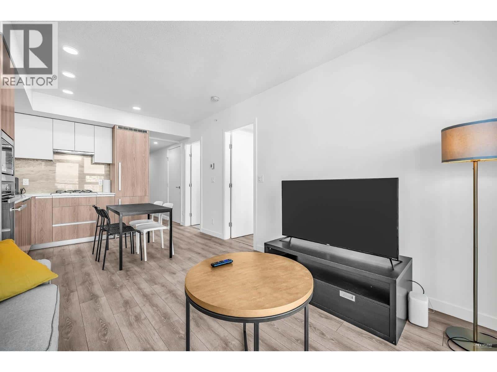 1204 6633 BUSWELL STREET — Richmond, British Columbia - Photo 3 of 32