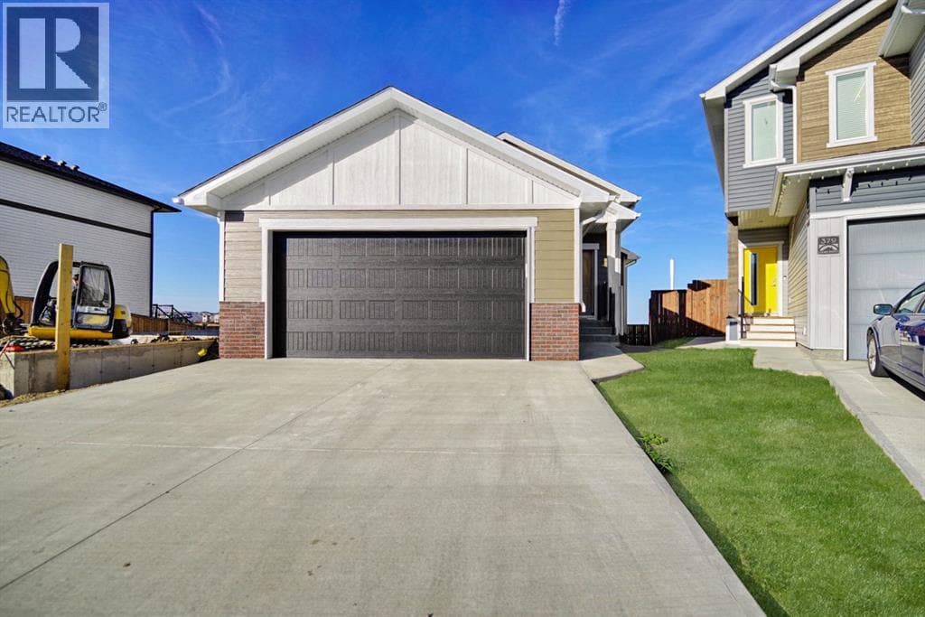 375 Skeena Crescent W — Lethbridge, Alberta - Main photo