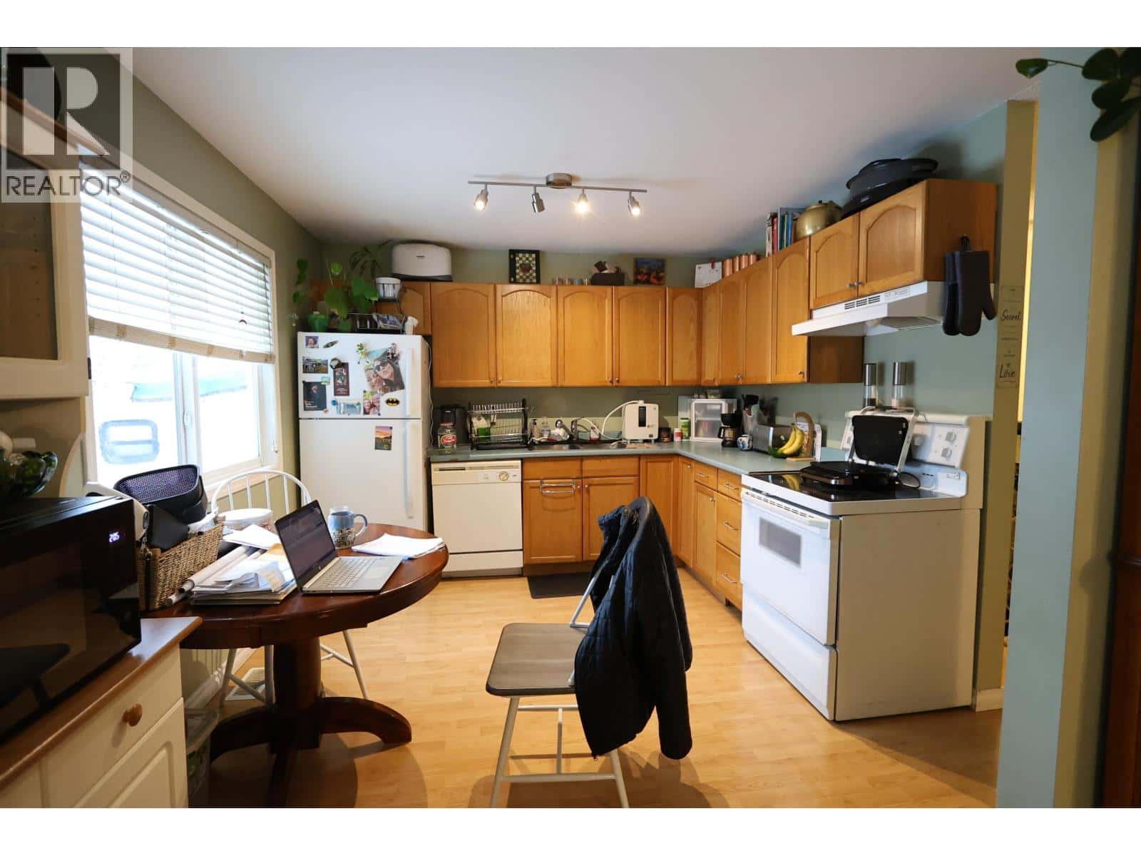 6015 SELKIRK CRESCENT — Prince George, British Columbia - Photo 2 of 11