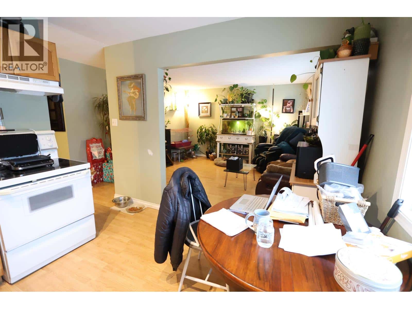 6015 SELKIRK CRESCENT — Prince George, British Columbia - Photo 4 of 11