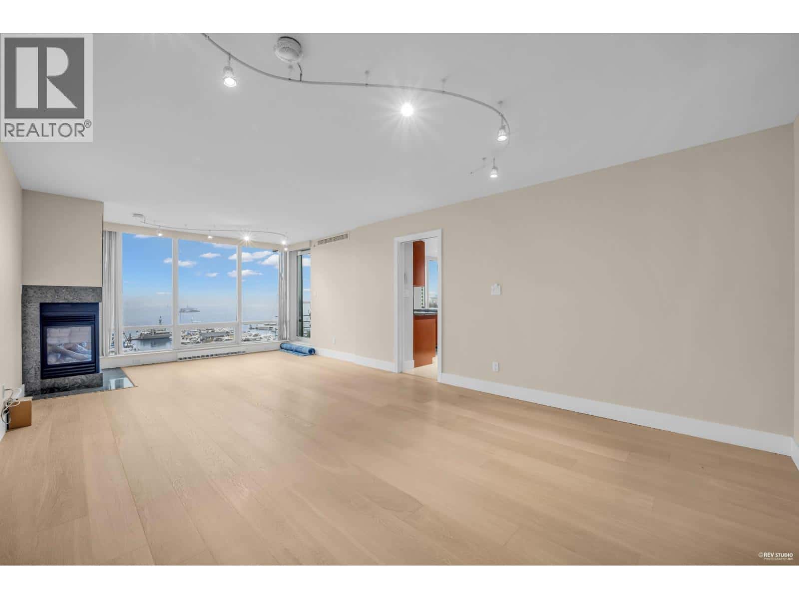 602 590 NICOLA STREET — Vancouver, British Columbia - Photo 5 of 31