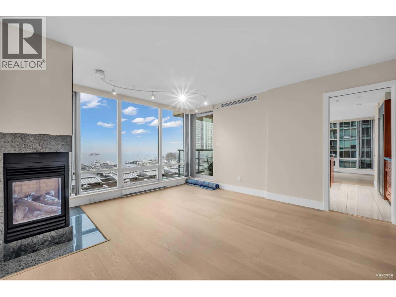 602 590 NICOLA STREET — Vancouver, British Columbia - Photo 3 of 31