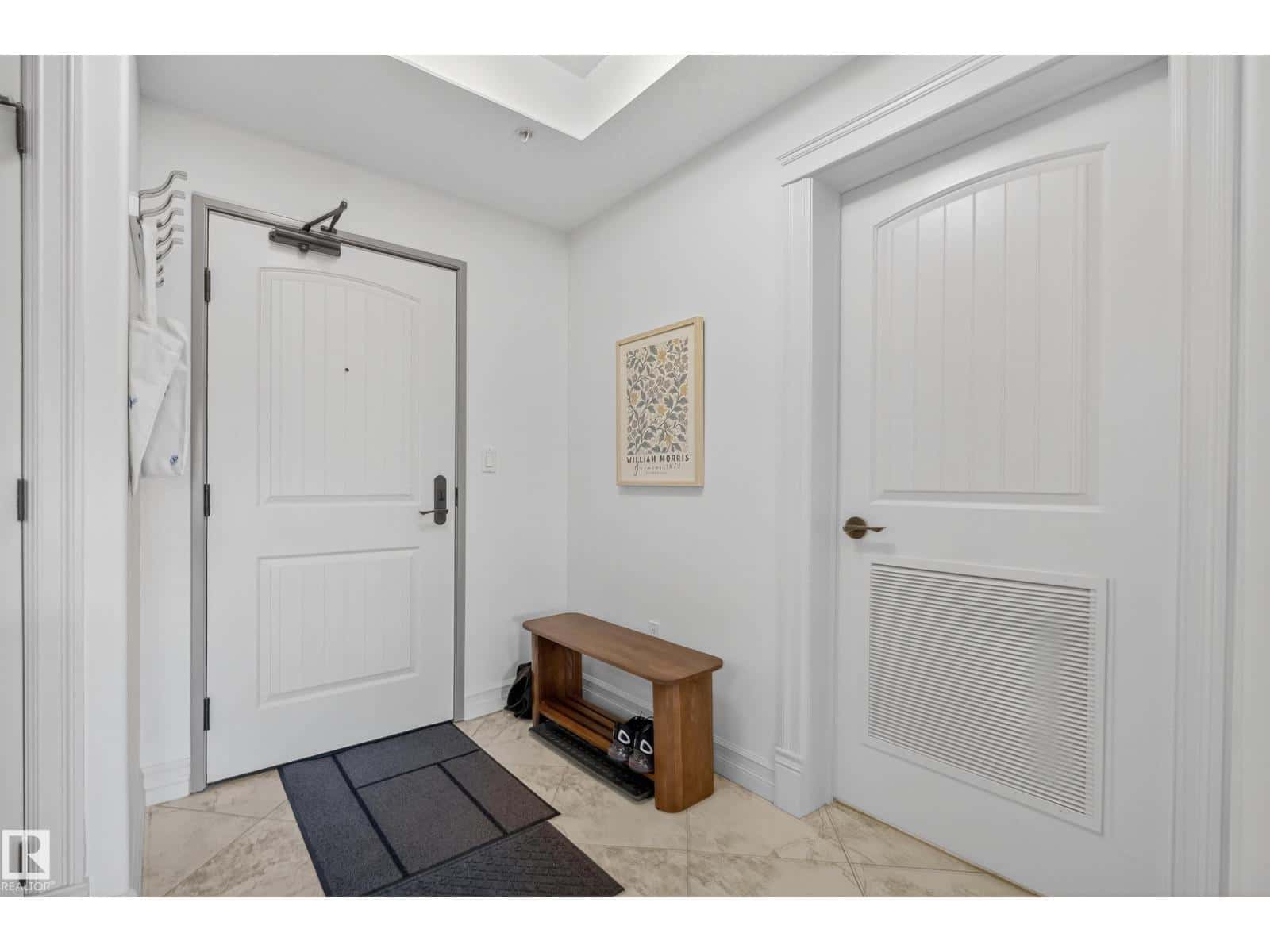 #603 10142 111 ST NW — Edmonton, Alberta - Photo 3 of 38