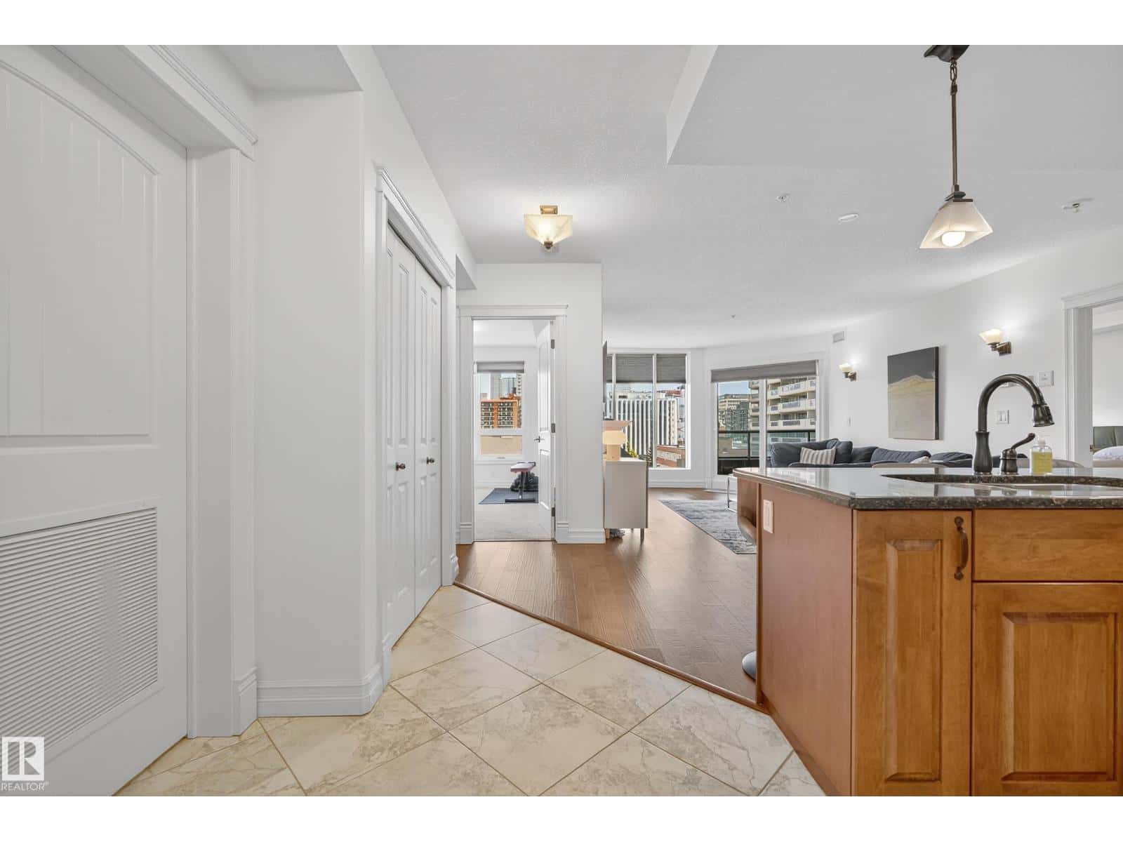 #603 10142 111 ST NW — Edmonton, Alberta - Photo 5 of 38