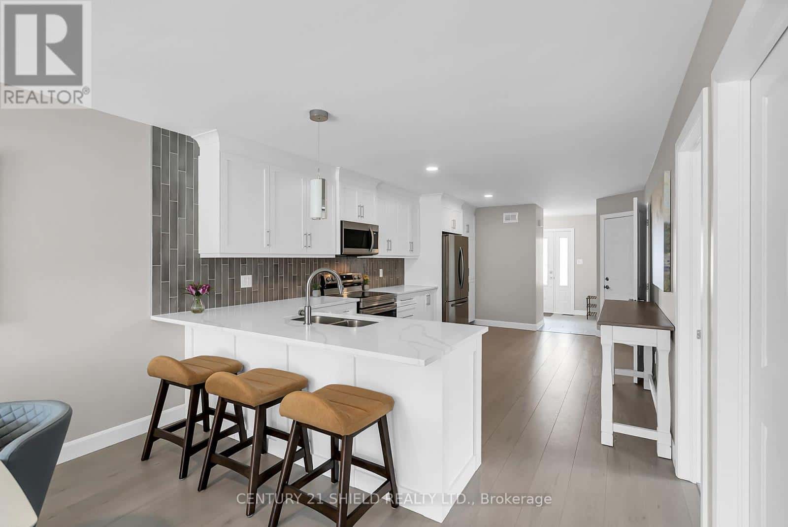 34 FORRESTER WAY — South Stormont, Ontario - Photo 3 of 29