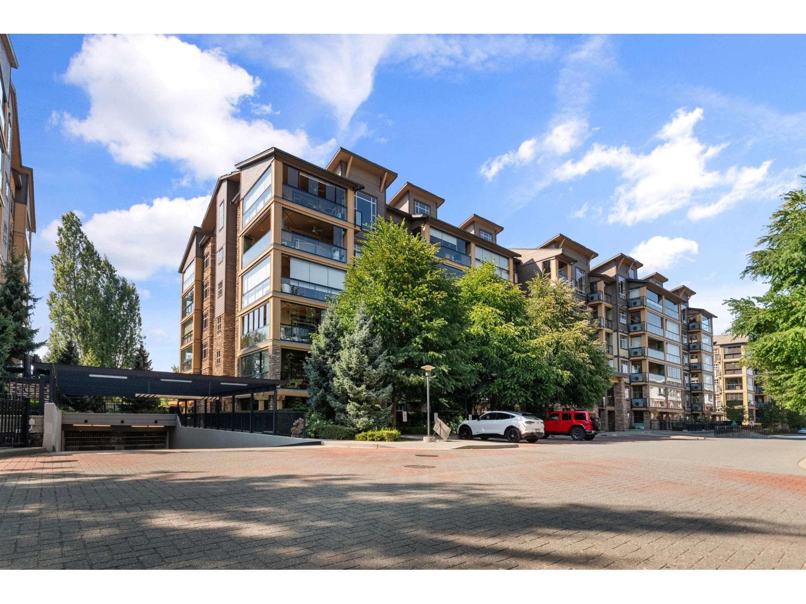 327 8067 207 STREET — Langley, British Columbia - Main photo