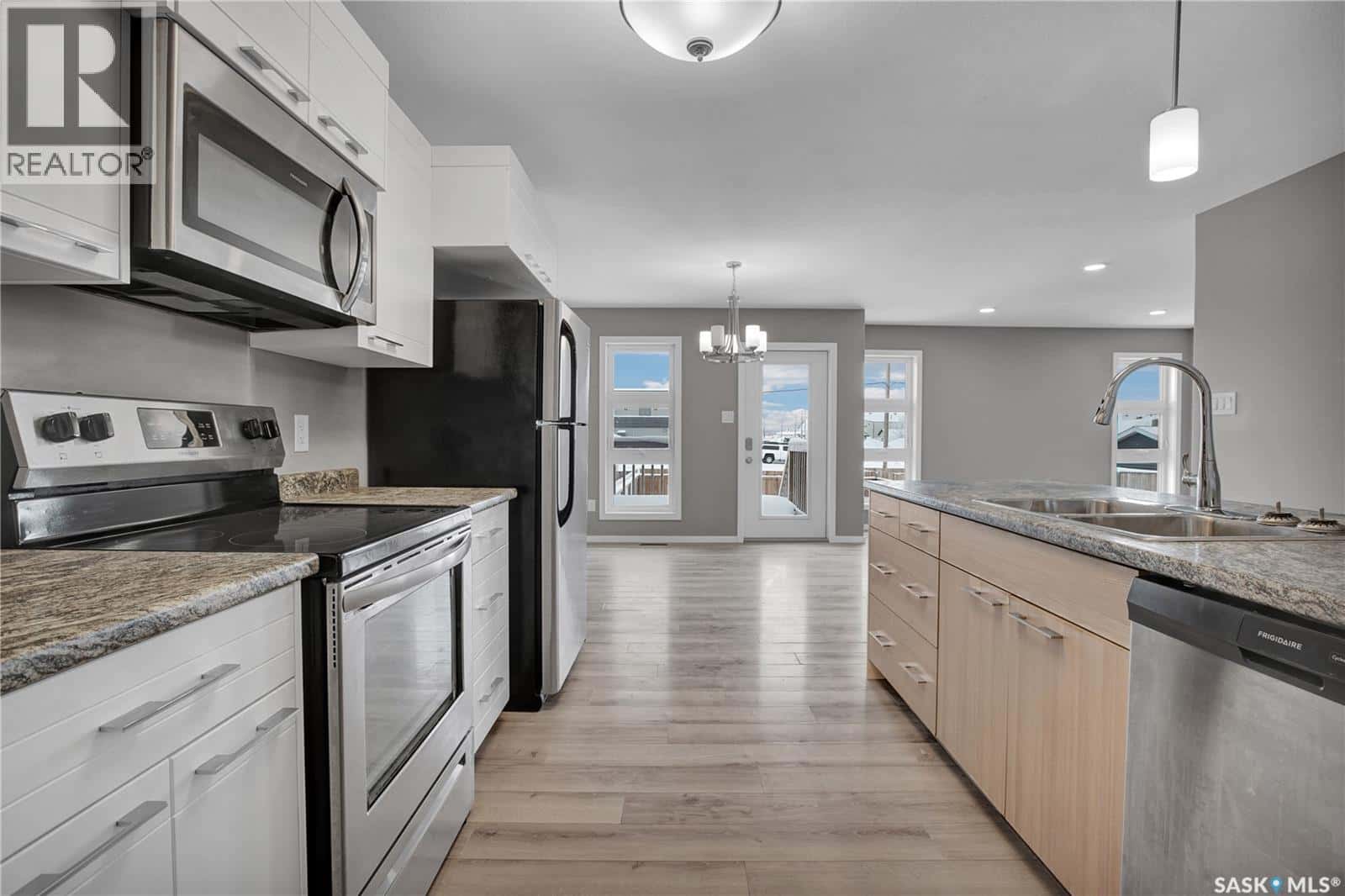 104 Reddekopp CRESCENT — Warman, Saskatchewan - Photo 5 of 28