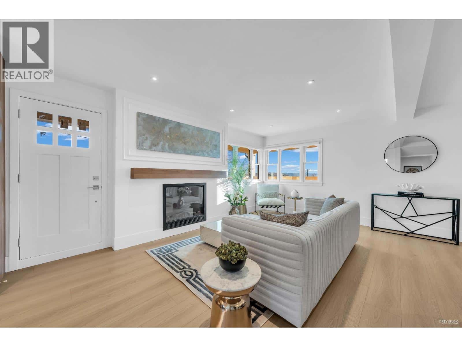 101 1125 CARTIER AVENUE — Coquitlam, British Columbia - Photo 2 of 30