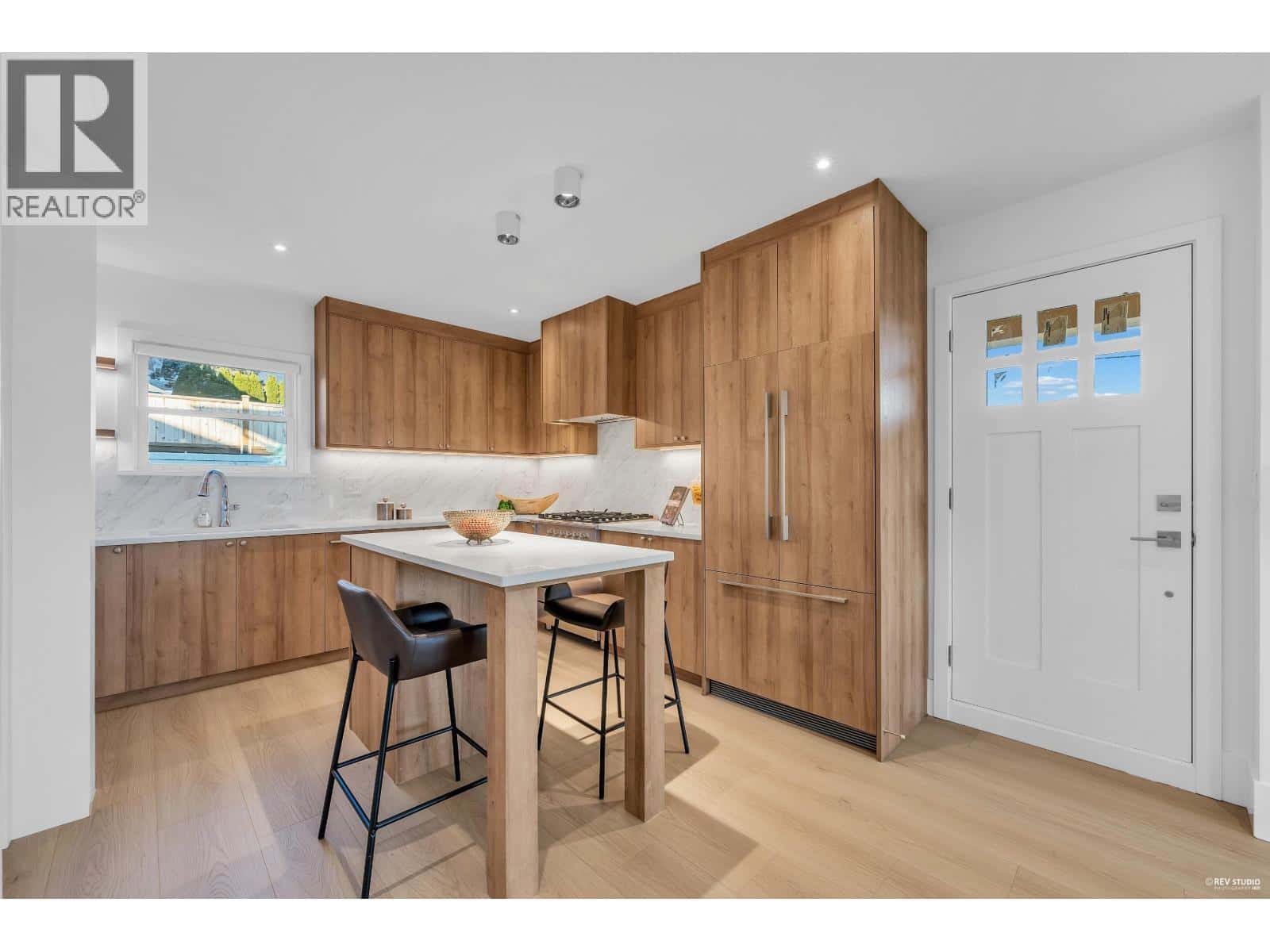 101 1125 CARTIER AVENUE — Coquitlam, British Columbia - Photo 3 of 30