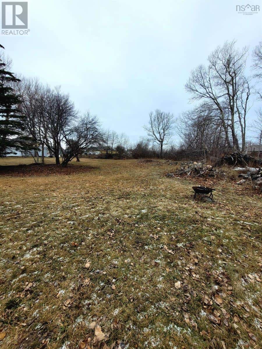 4 Queen Street — Sydney Mines, Nova Scotia - Photo 4 of 42