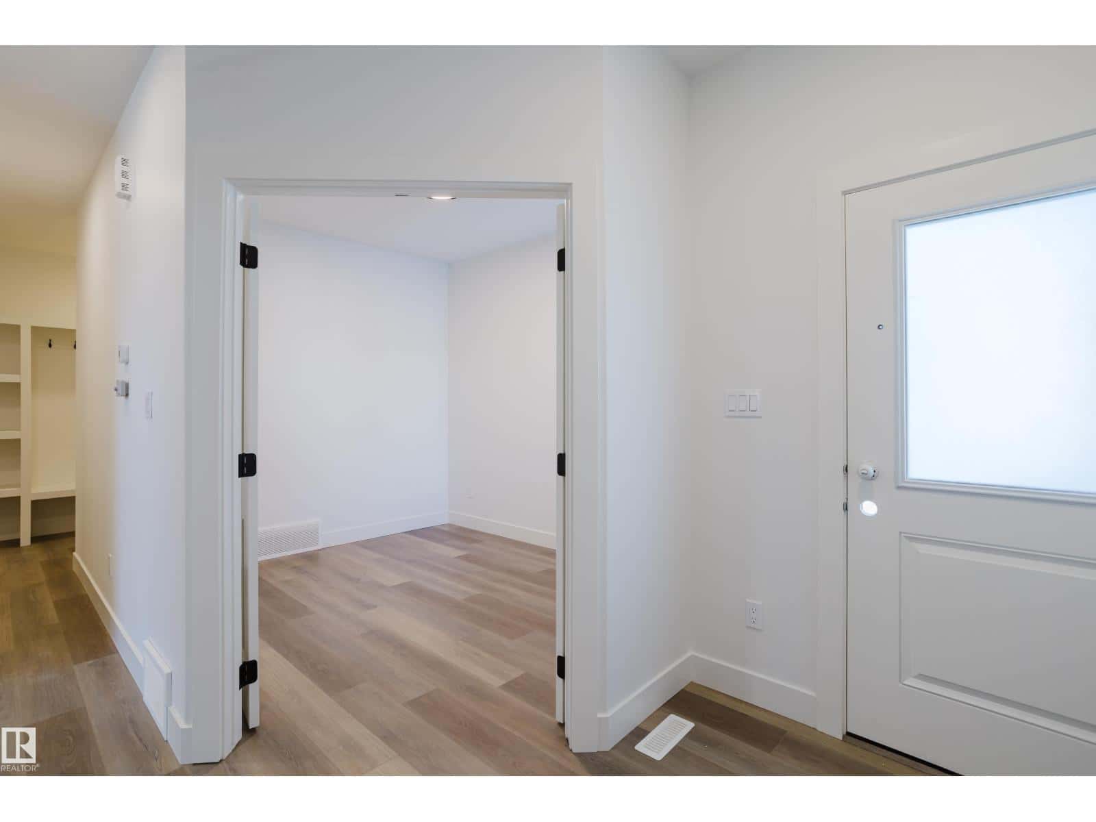 805 ELDERBERRY CO NW — Edmonton, Alberta - Photo 3 of 46