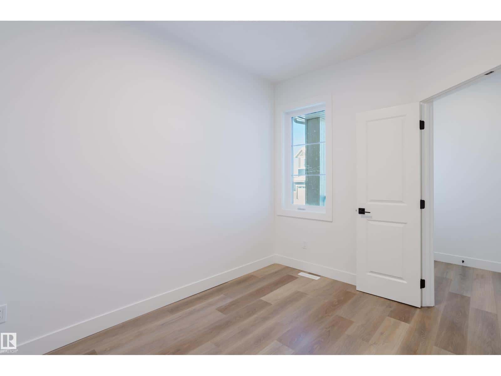 805 ELDERBERRY CO NW — Edmonton, Alberta - Photo 5 of 46