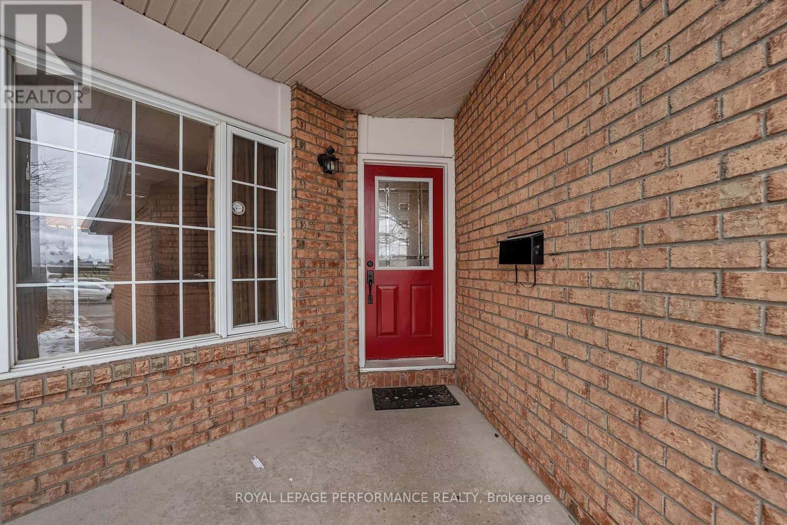 644 VALIN STREET — Ottawa, Ontario - Photo 3 of 43