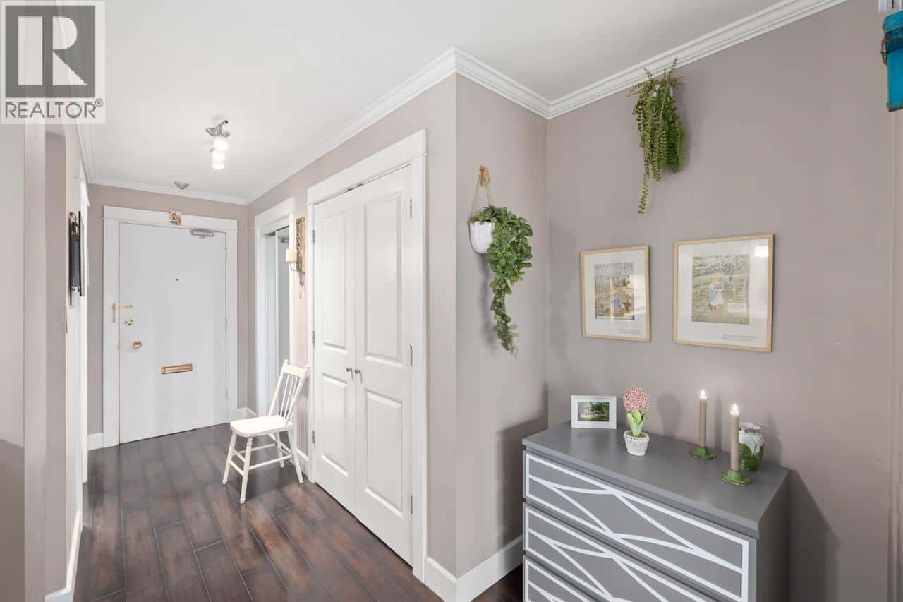 308 2025 W 2ND AVENUE — Vancouver, British Columbia - Photo 3 of 22