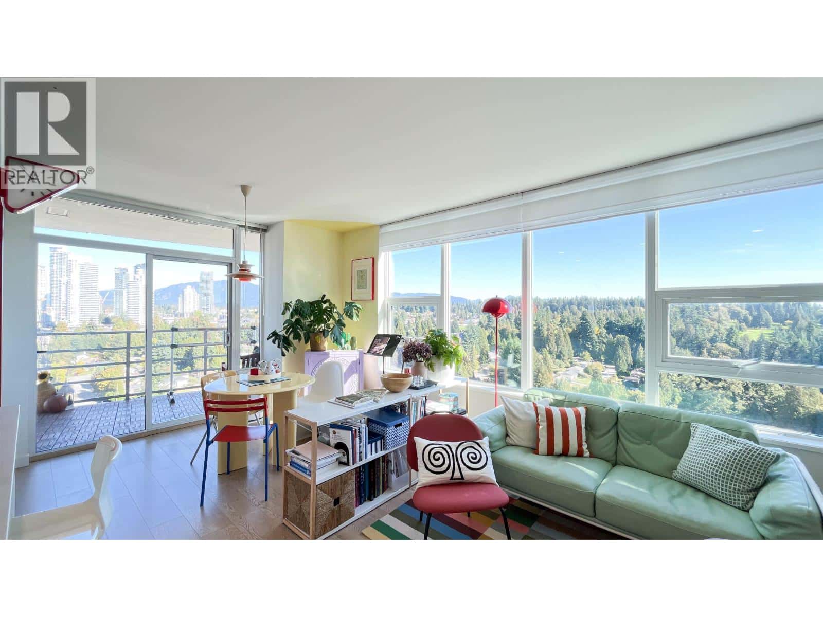 2304 530 WHITING WAY — Coquitlam, British Columbia - Photo 2 of 30