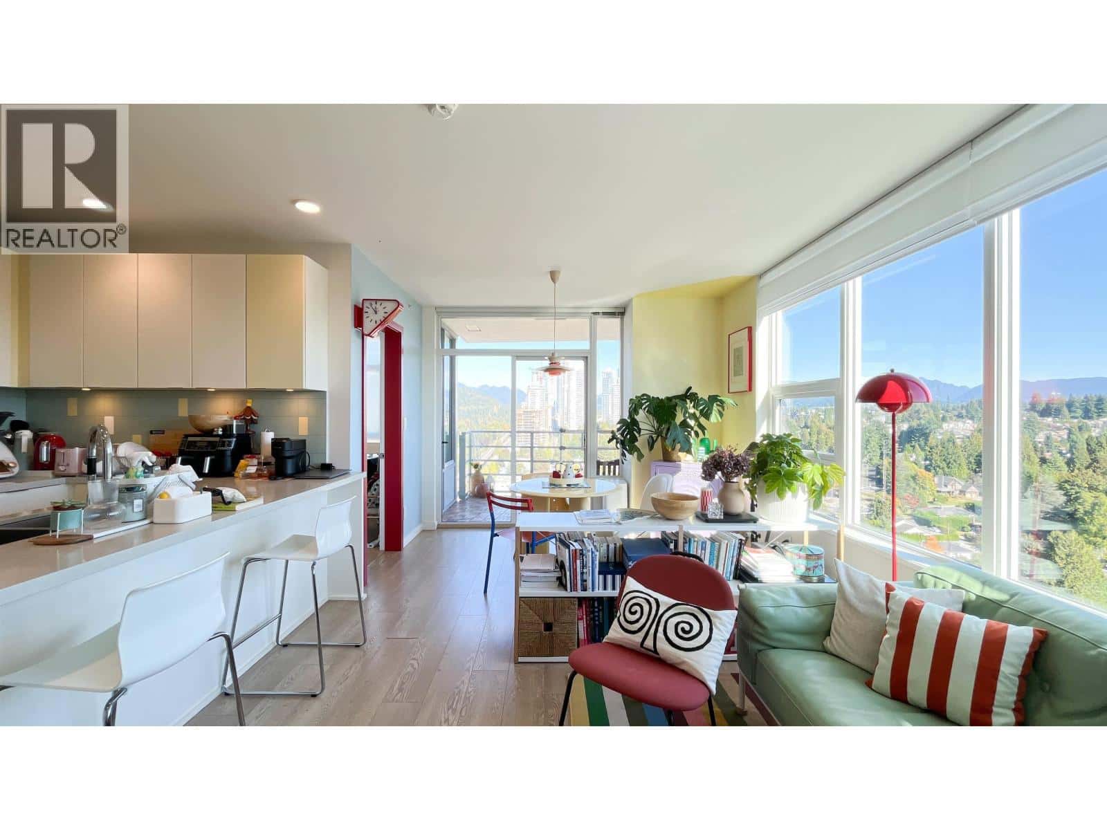 2304 530 WHITING WAY — Coquitlam, British Columbia - Photo 3 of 30