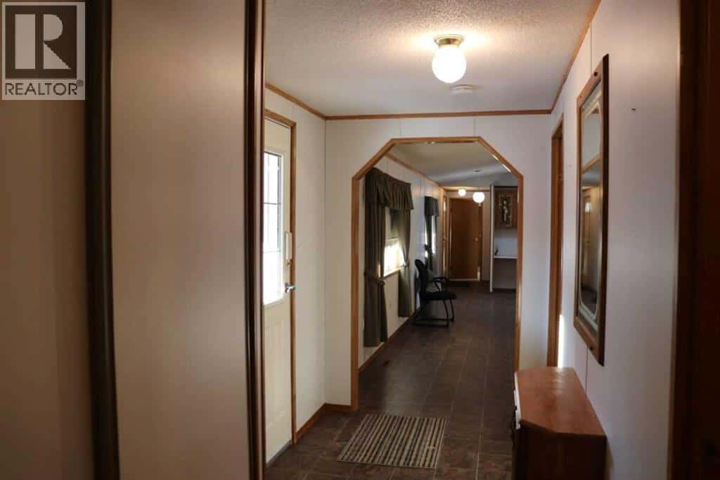 4824 52 Street — Lougheed, Alberta - Photo 5 of 62