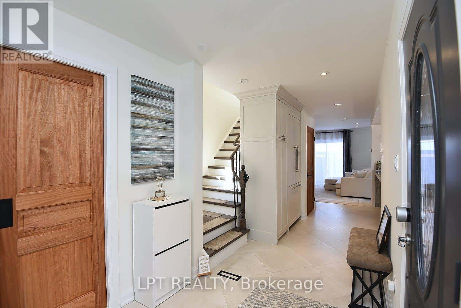 2 LEORA COURT — Richmond Hill (North Richvale), Ontario - Photo 3 of 40