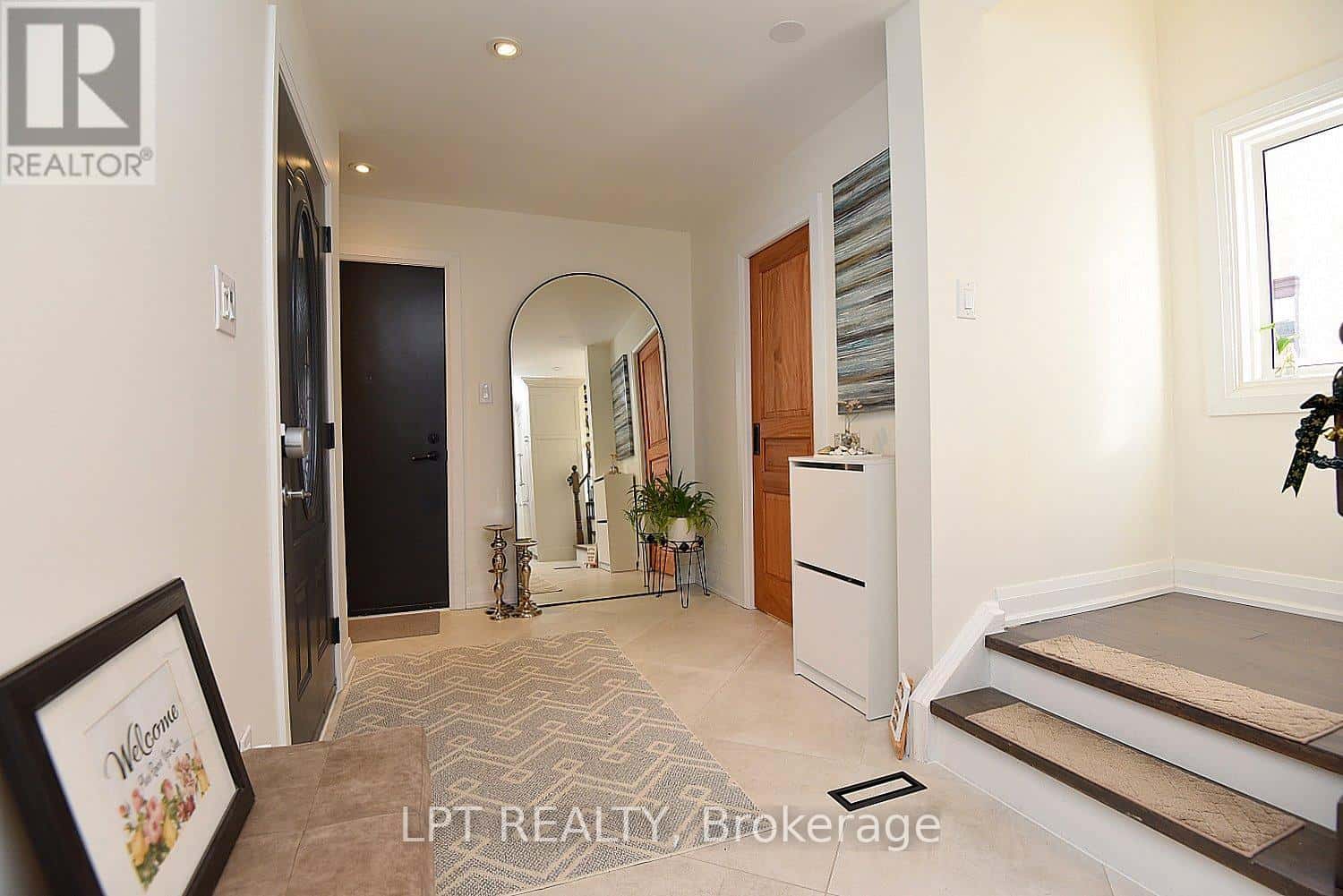 2 LEORA COURT — Richmond Hill (North Richvale), Ontario - Photo 4 of 40