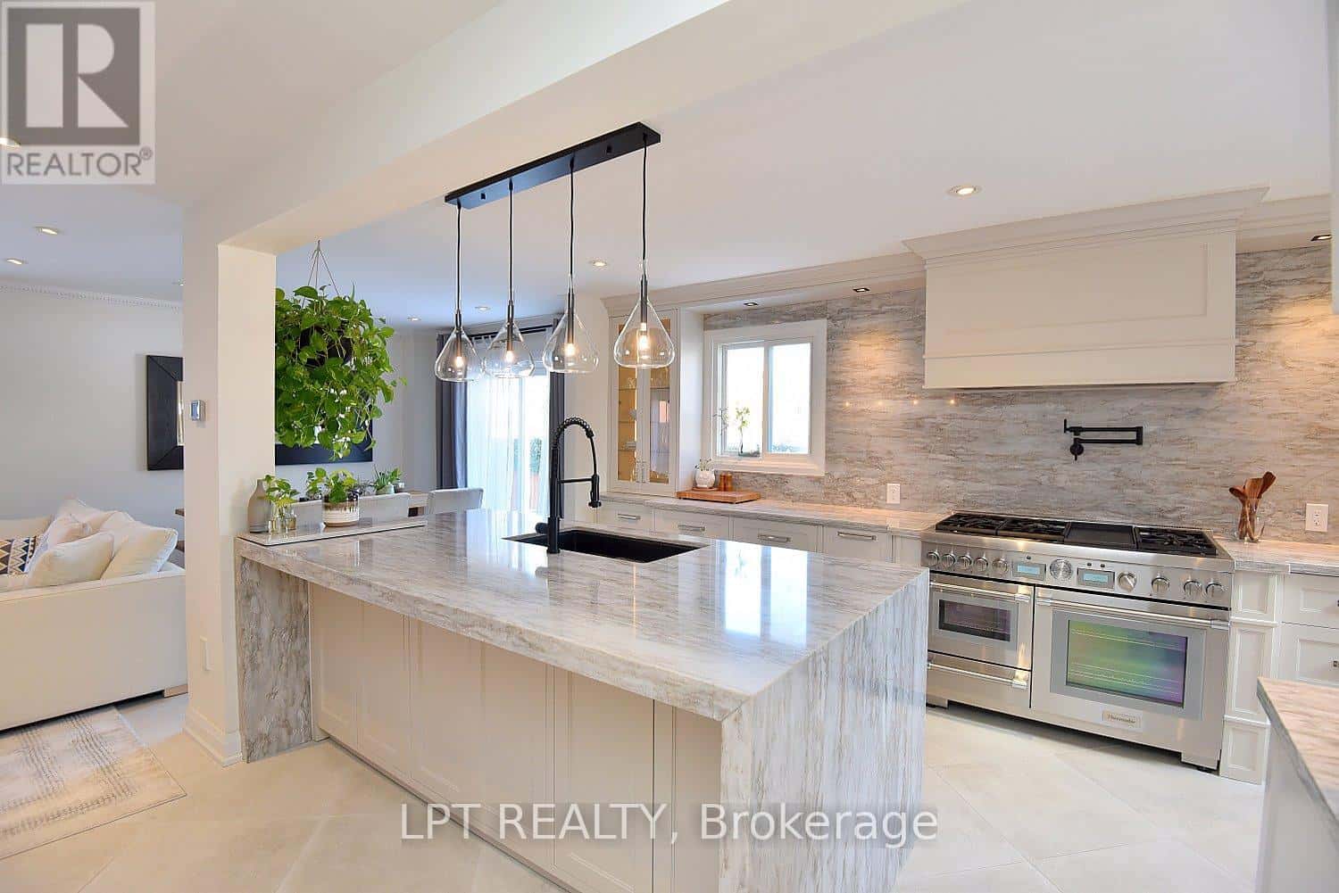 2 LEORA COURT — Richmond Hill (North Richvale), Ontario - Photo 5 of 40