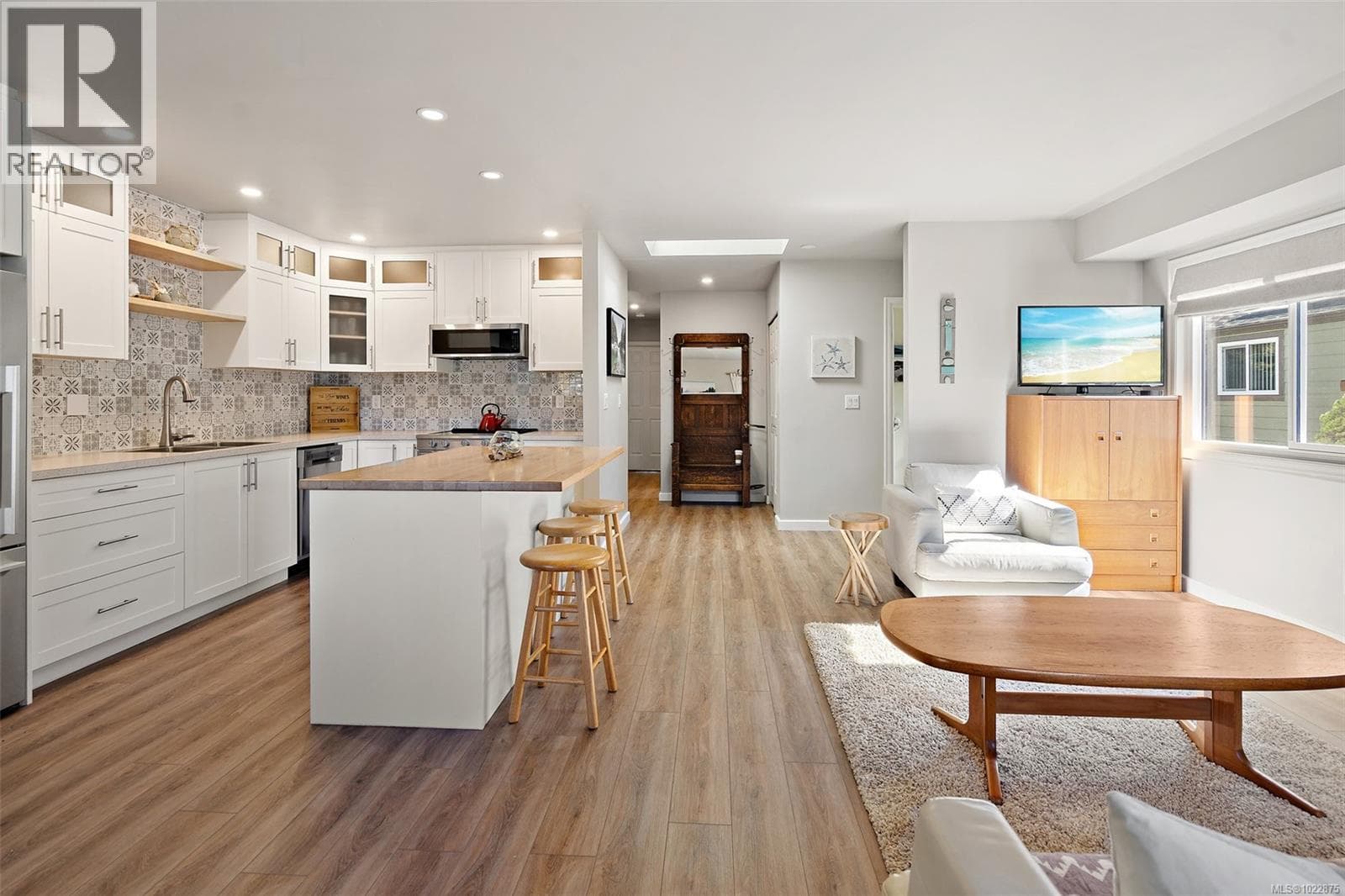 6 10008 Third St — Sidney, British Columbia - Main photo