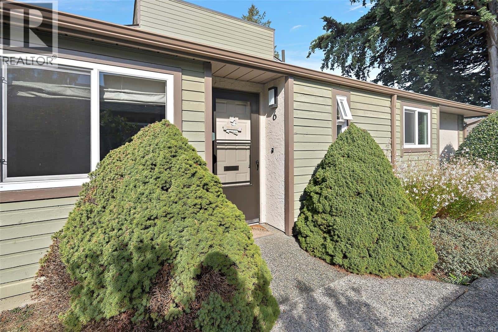 6 10008 Third St — Sidney, British Columbia - Photo 3 of 22